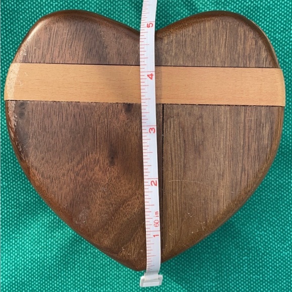 Heart Shaped Ring puzzle Box. Beautiful bow detail on the top of the box. - Picture 6 of 7